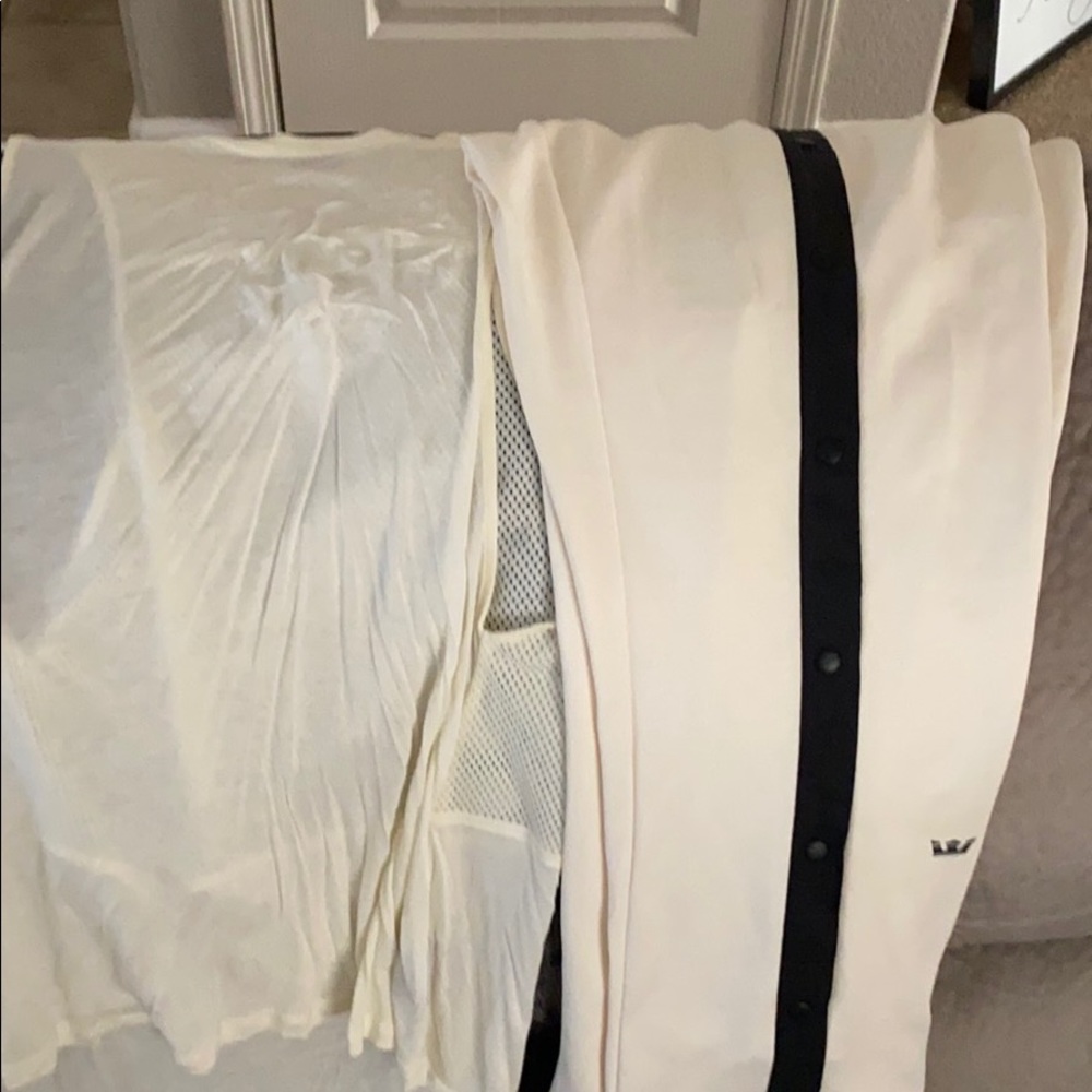 Size adult small supraw